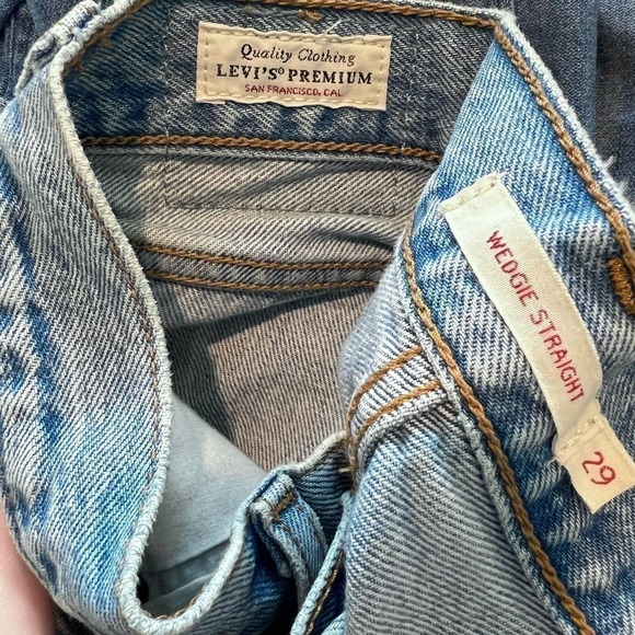 Levi's Premium Wedgie Straight Distressed Released Hem Jeans Size 29 - Picture 6 of 9
